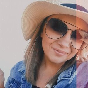 Meet your Posher, Kayla